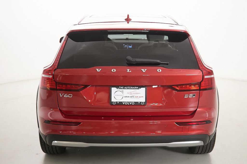 Certified 2024 Volvo V60 B5 Cross Country Ultimate AWD/4WD image 9