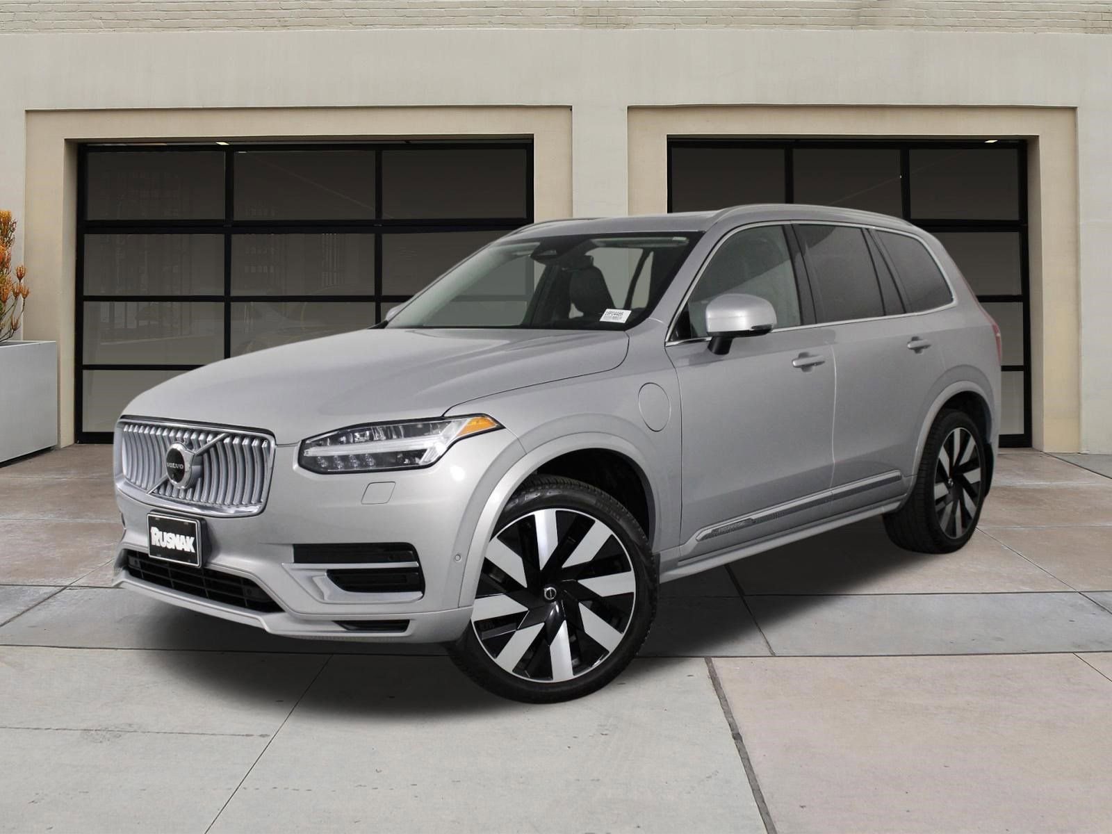 Used 2023 Volvo XC90 T8 Ultimate image 3