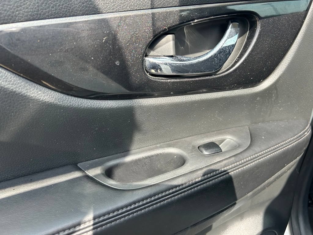 Used 2018 Nissan Rogue S FWD image 23