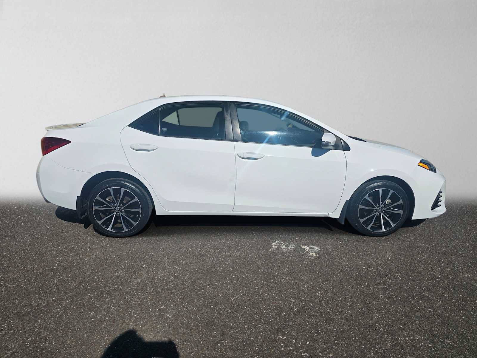 Used 2019 Toyota Corolla XSE FWD image 2