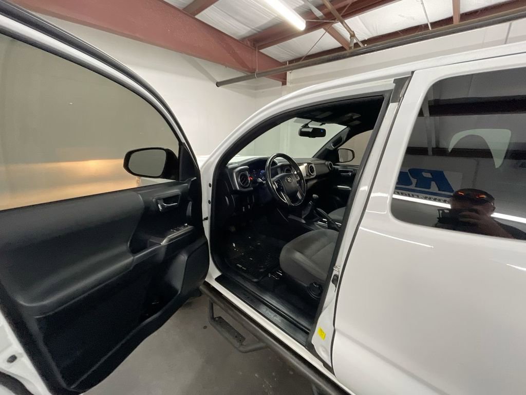 Used 2016 Toyota Tacoma TRD Sport image 10