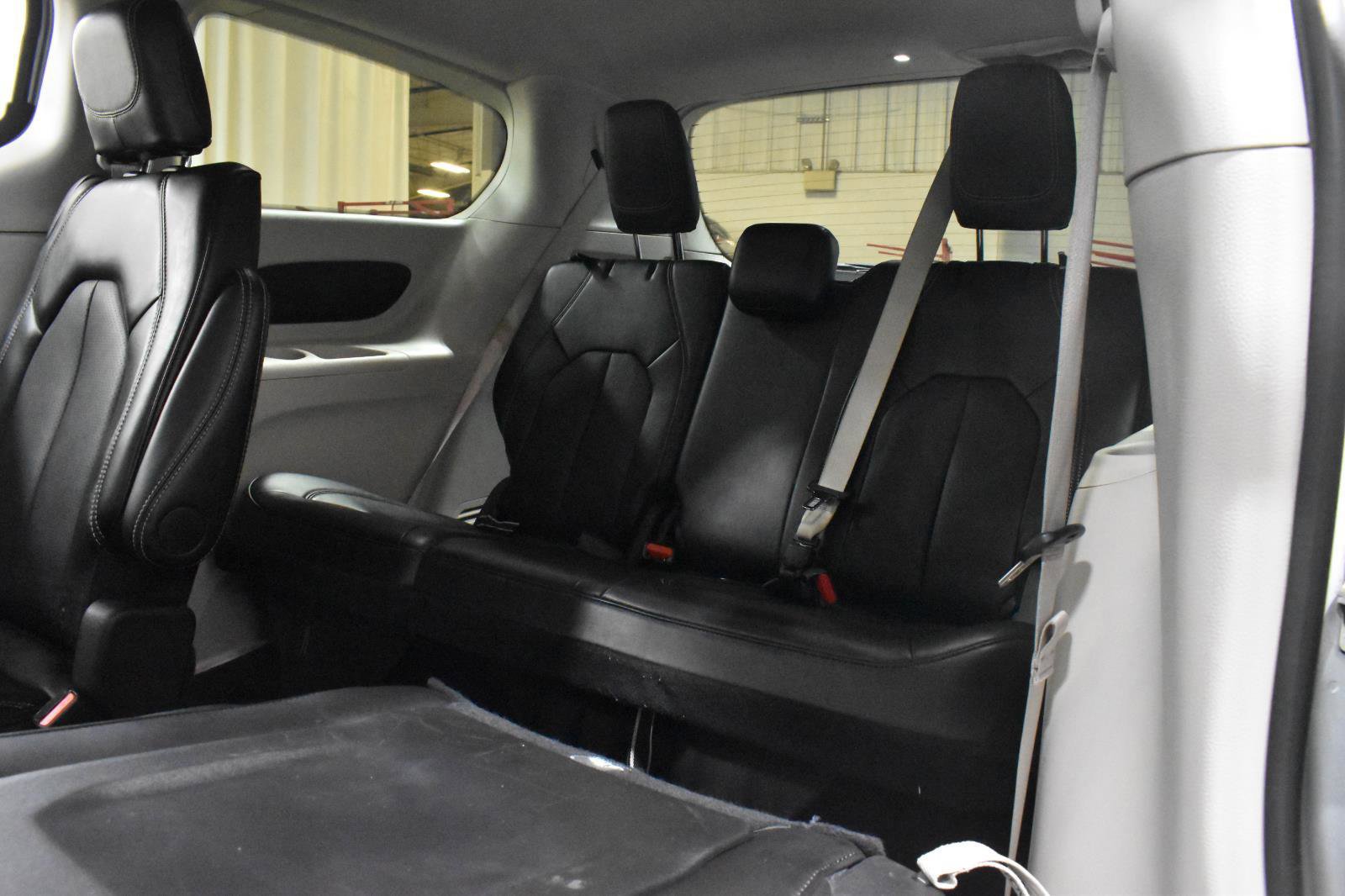 Used 2024 Chrysler Pacifica Touring-L image 7