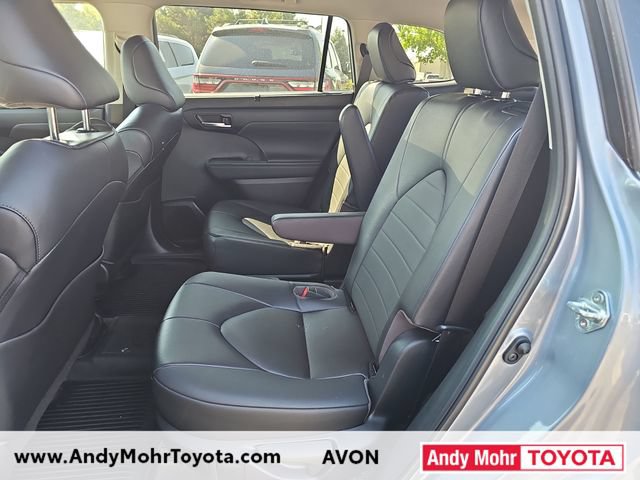 Used 2023 Toyota Highlander XLE AWD/4WD image 11