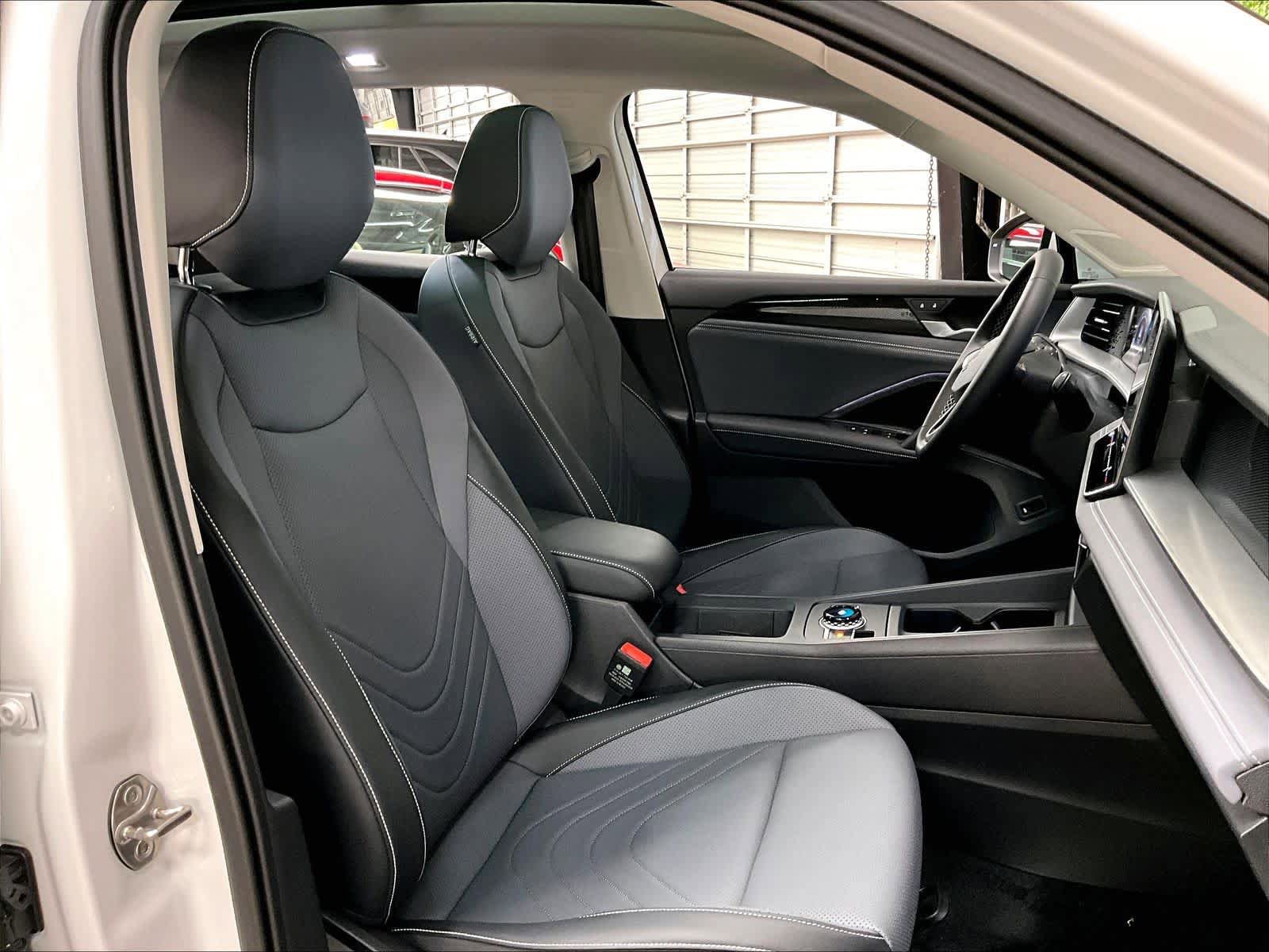 New 2026 Volkswagen Tiguan SE image 31