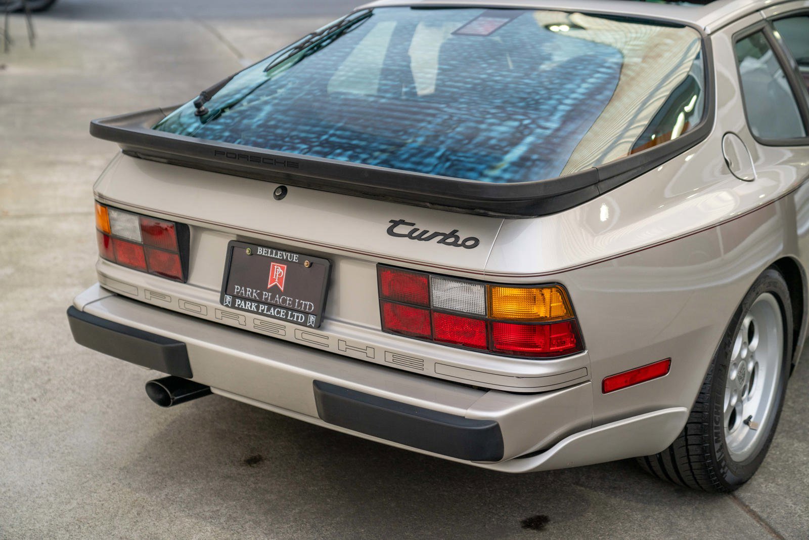 Used 1986 Porsche 944 Turbo RWD image 9