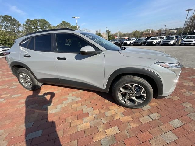 Used 2025 Chevrolet Trax LT w/ Driver Confidence Package image 21