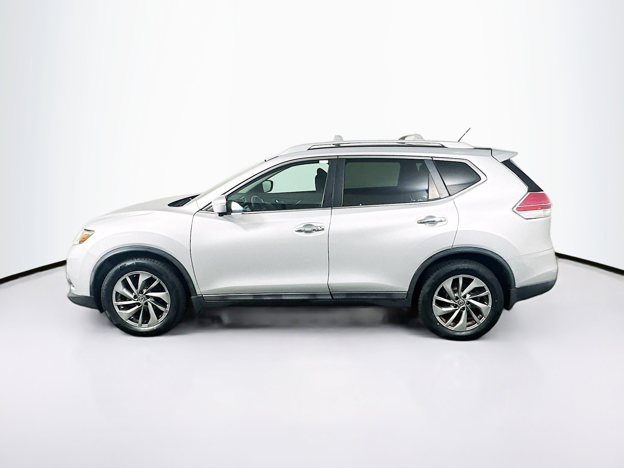 Used 2015 Nissan Rogue SL w/ SL Premium Package image 4