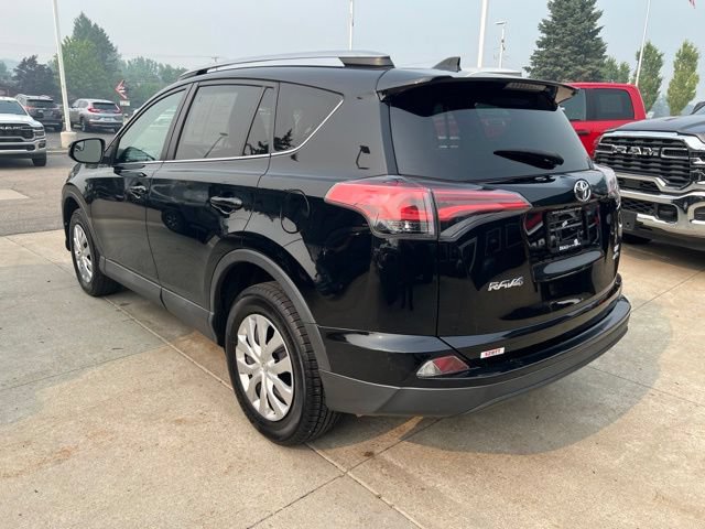 Used 2018 Toyota RAV4 LE AWD/4WD image 4