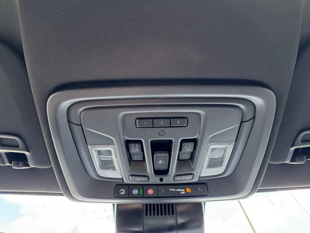 Used 2024 Chevrolet Silverado 1500 High Country w/ High Country Premium Package AWD/4WD image 32