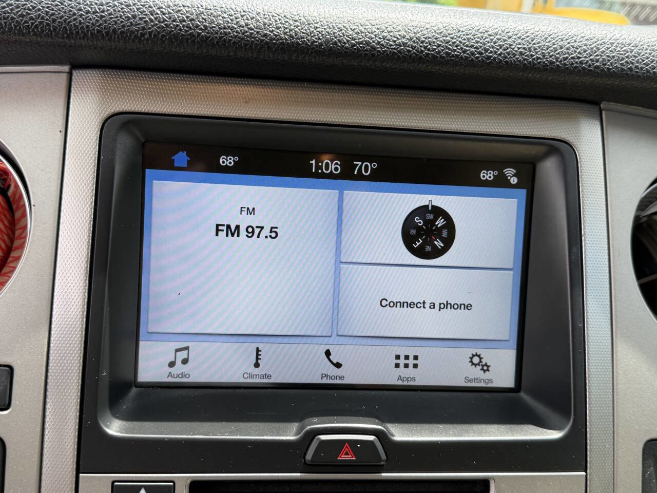 Used 2016 Ford Expedition XLT w/ Equipment Group 202A RWD image 17