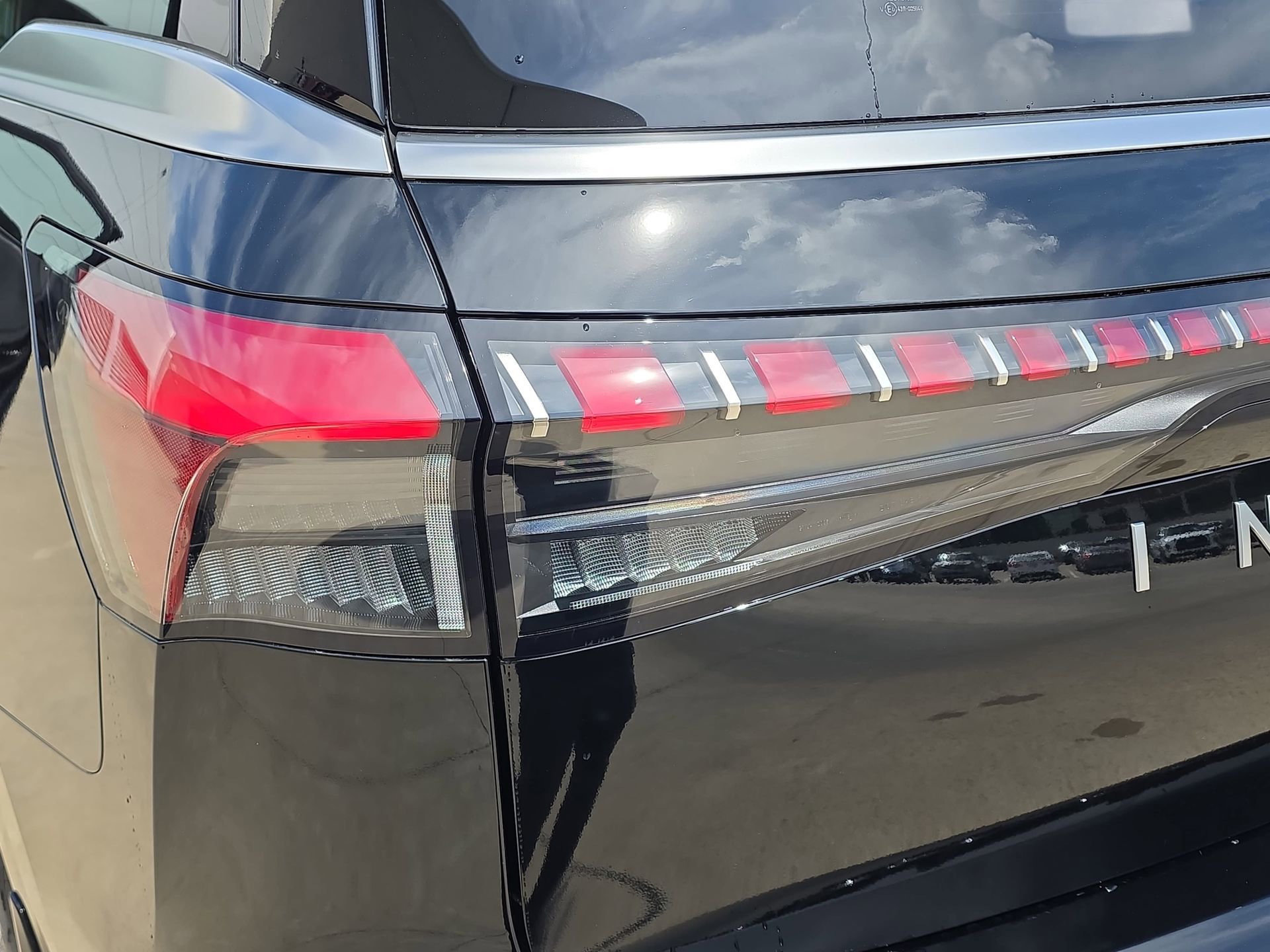 New 2026 INFINITI QX80 Luxe RWD image 33