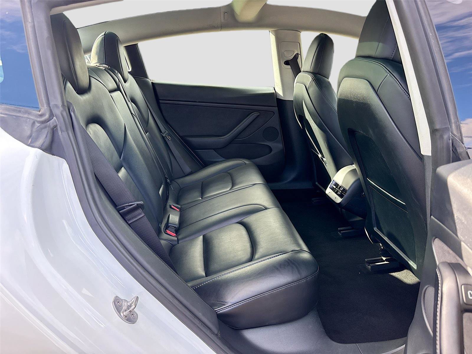 Used 2023 Tesla Model 3 Standard Range image 28