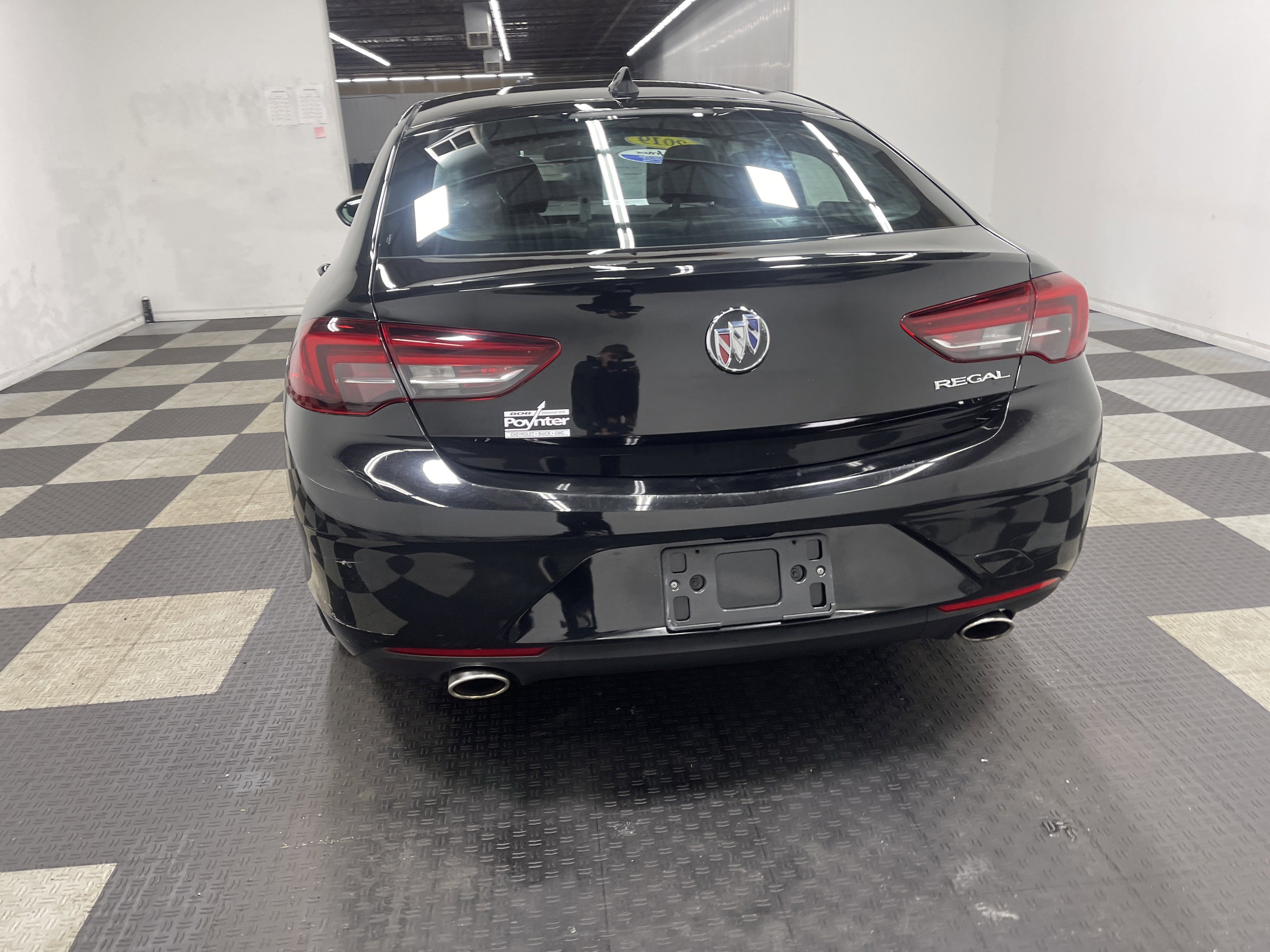 Used 2019 Buick Regal Preferred image 3