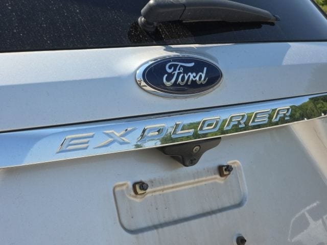 Used 2019 Ford Explorer Limited w/ Class III Trailer Tow Package FWD image 13