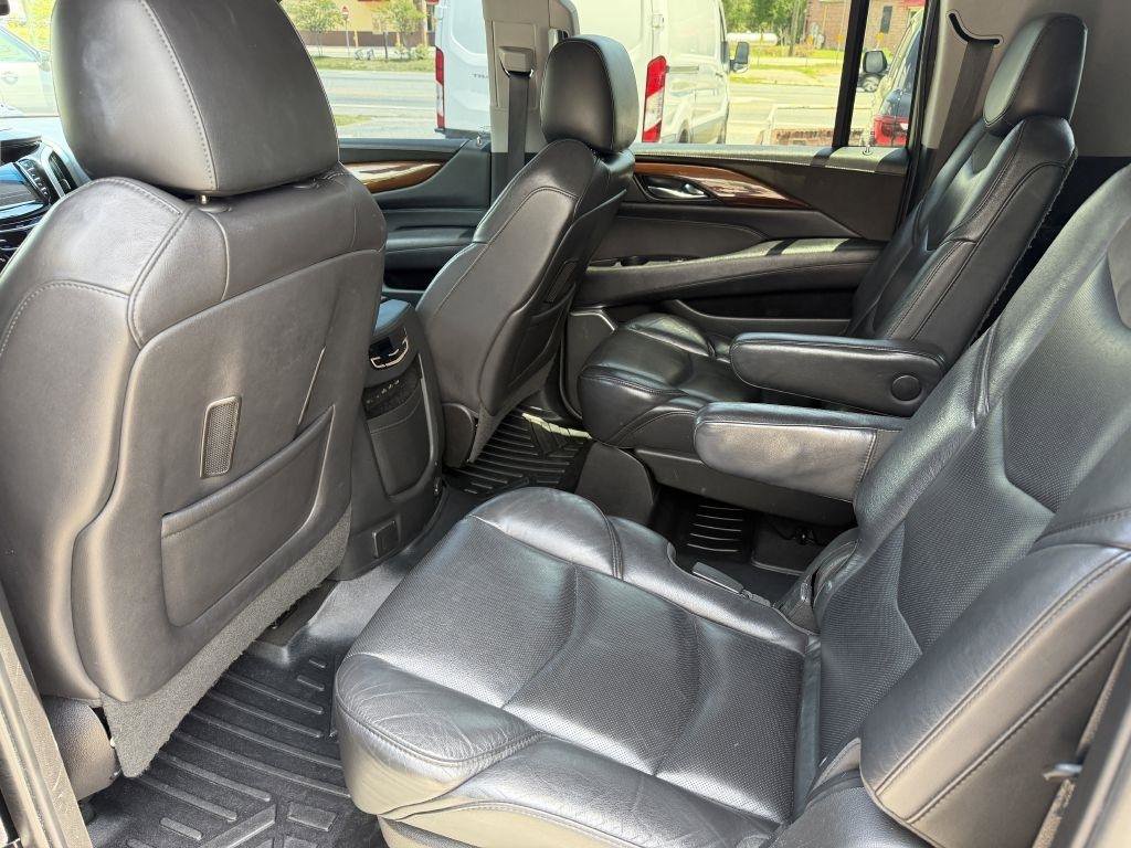 Used 2019 Cadillac Escalade ESV Luxury AWD/4WD image 13