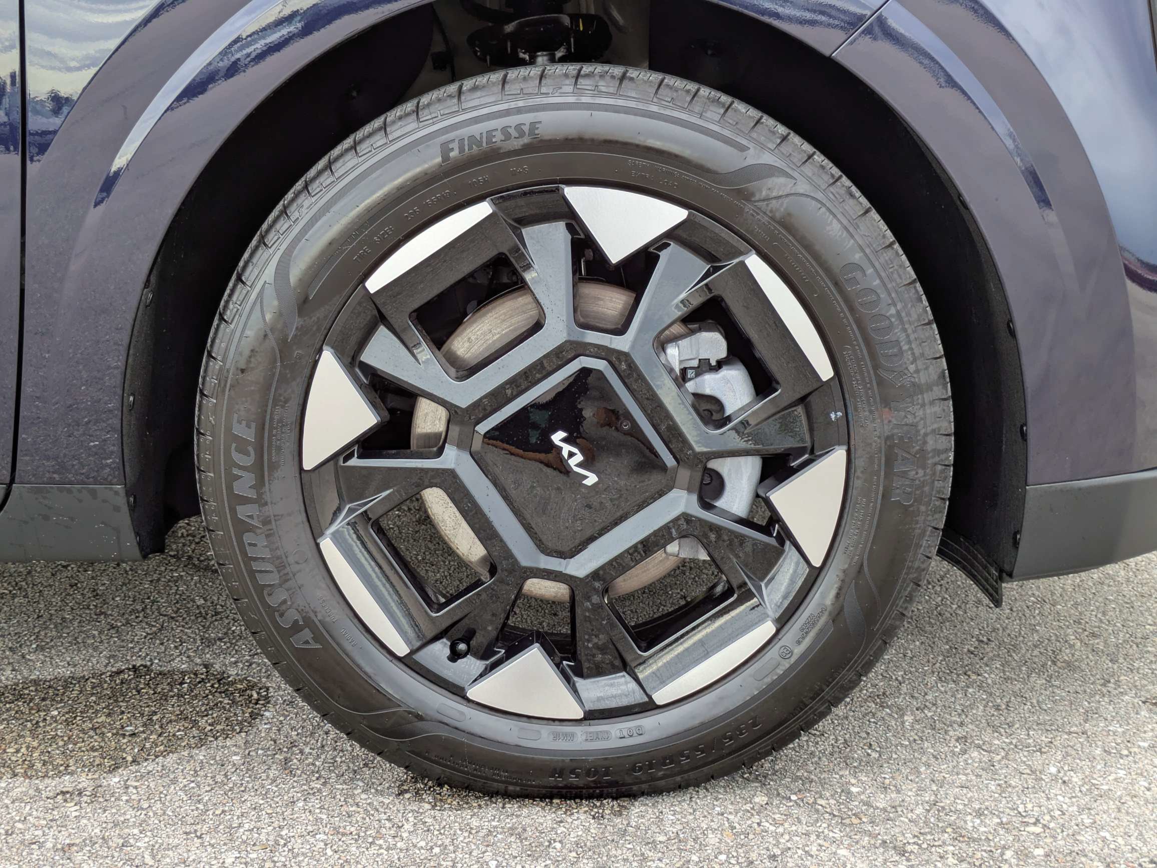 Certified 2026 Kia Carnival EX FWD image 11