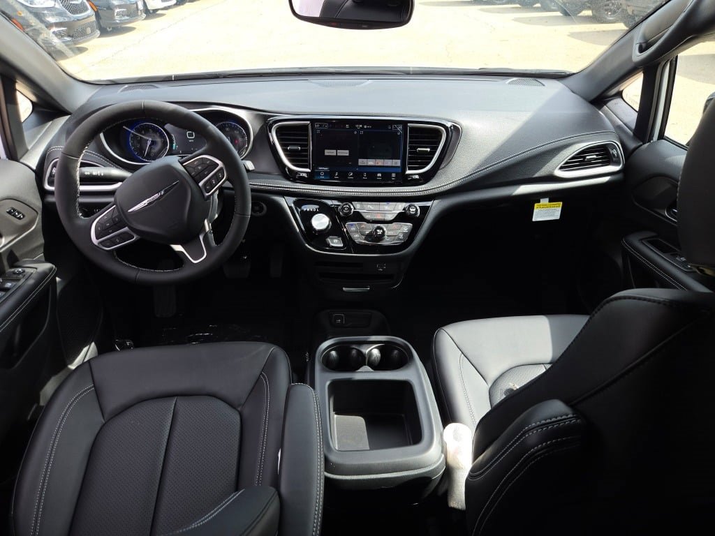 New 2026 Chrysler Pacifica Select image 20
