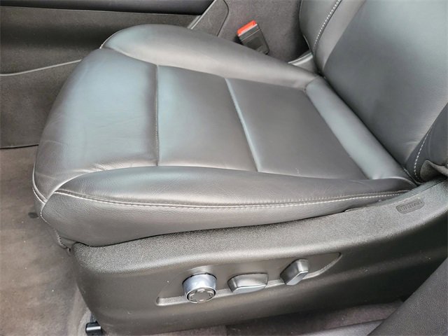 Used 2025 Cadillac XT4 Premium Luxury image 14