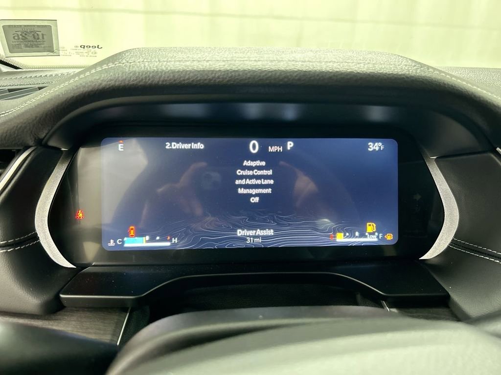 Used 2025 Jeep Grand Cherokee Limited w/ Black Appearance Package image 13