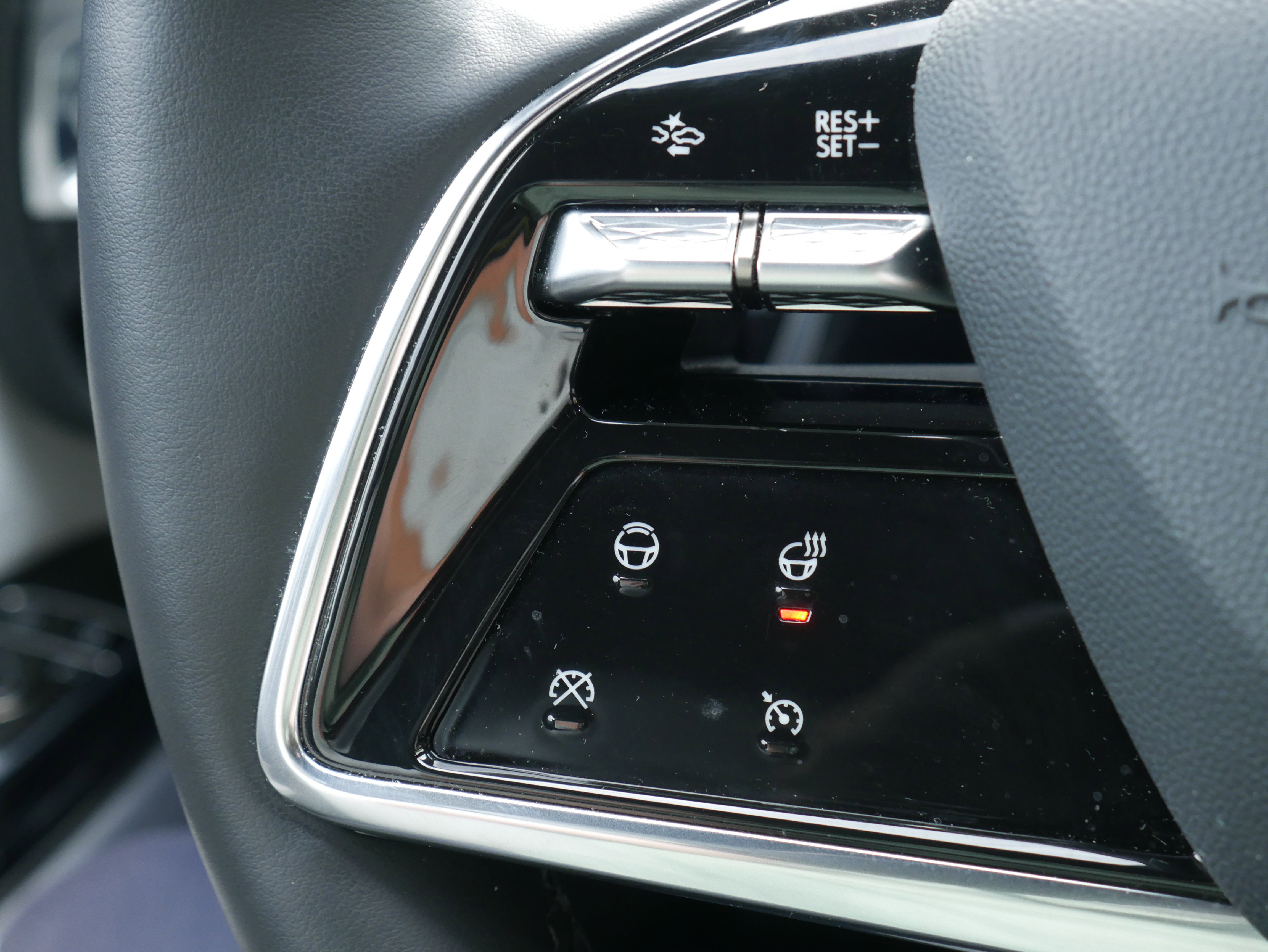 Certified 2024 Cadillac Lyriq Luxury w/ LPO, Floor Liner Package image 22