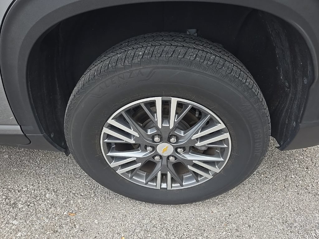 Used 2024 Chevrolet Traverse LT FWD image 11