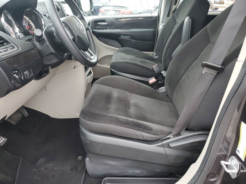 Used 2018 Dodge Grand Caravan SE w/ UConnect Hands-Free Group image 22
