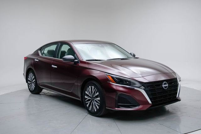 Used 2024 Nissan Altima 2.5 SV image 10