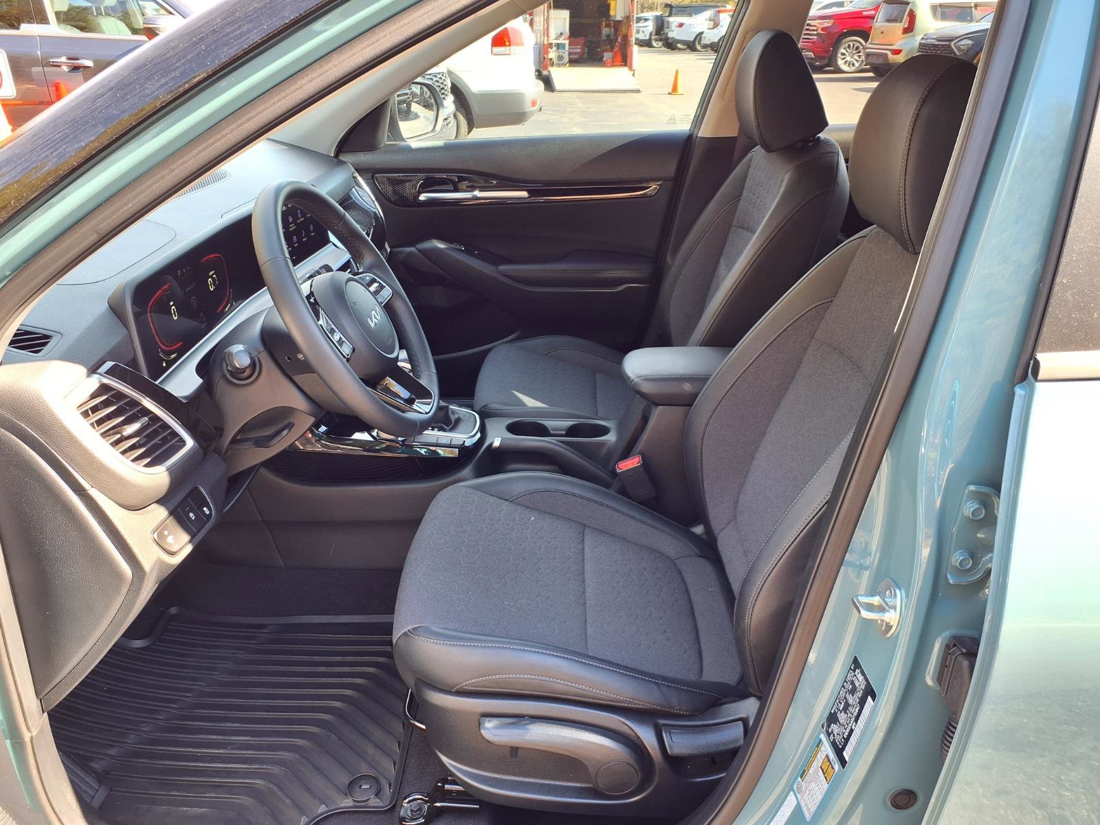 Used 2025 Kia Seltos S image 11