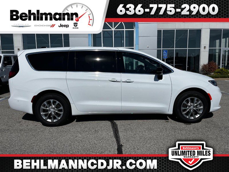 New 2025 Chrysler Pacifica Select image 1