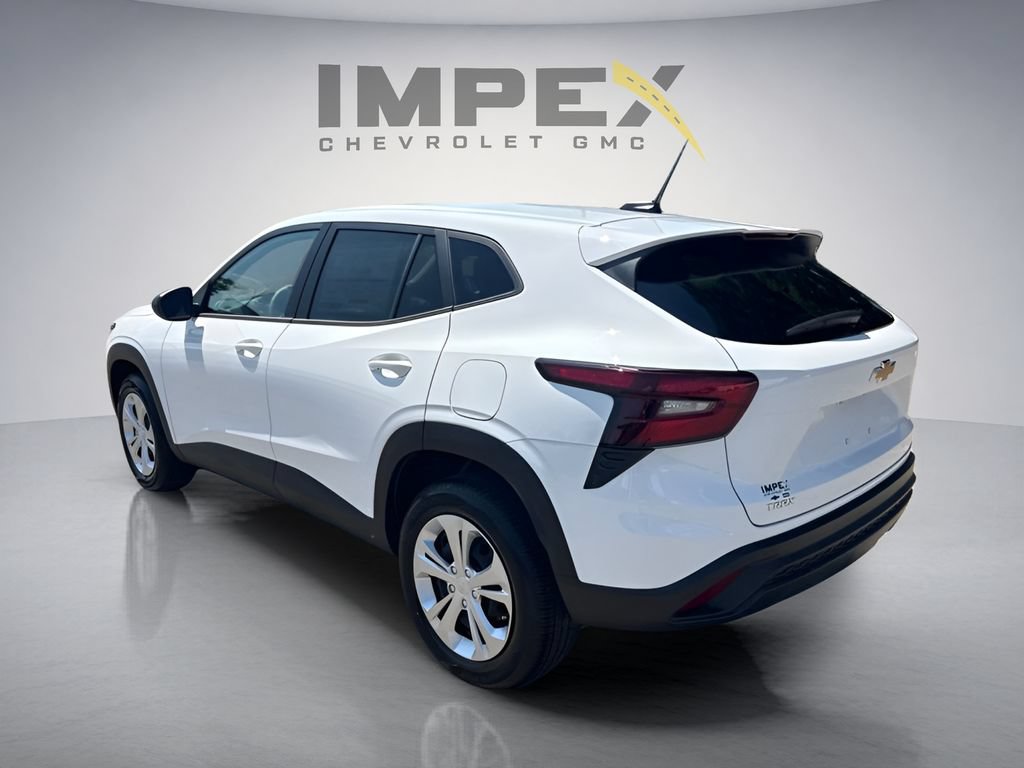Used 2026 Chevrolet Trax LS FWD image 3