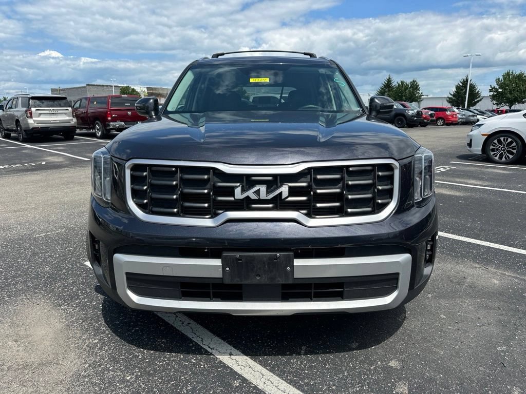 Used 2025 Kia Telluride S AWD/4WD image 2