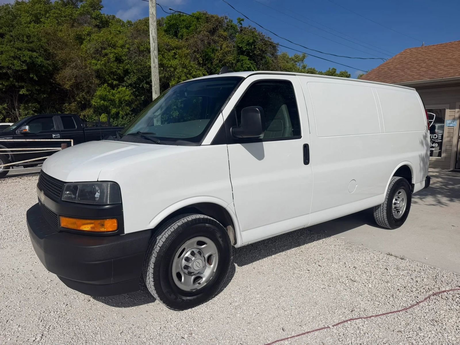 Used 2018 Chevrolet Express 2500 image 1