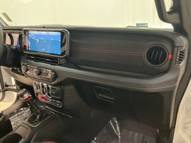 Used 2024 Jeep Wrangler Unlimited Rubicon w/ Technology Group image 26
