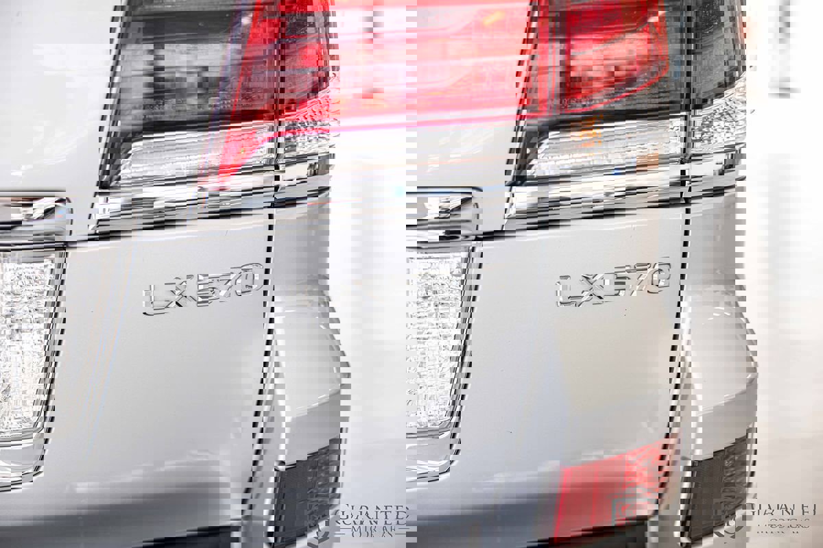 Used 2015 Lexus LX 570 4WD w/ Luxury Package image 14