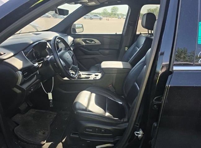Used 2023 Chevrolet Traverse LT w/ LT Premium Package AWD/4WD image 2