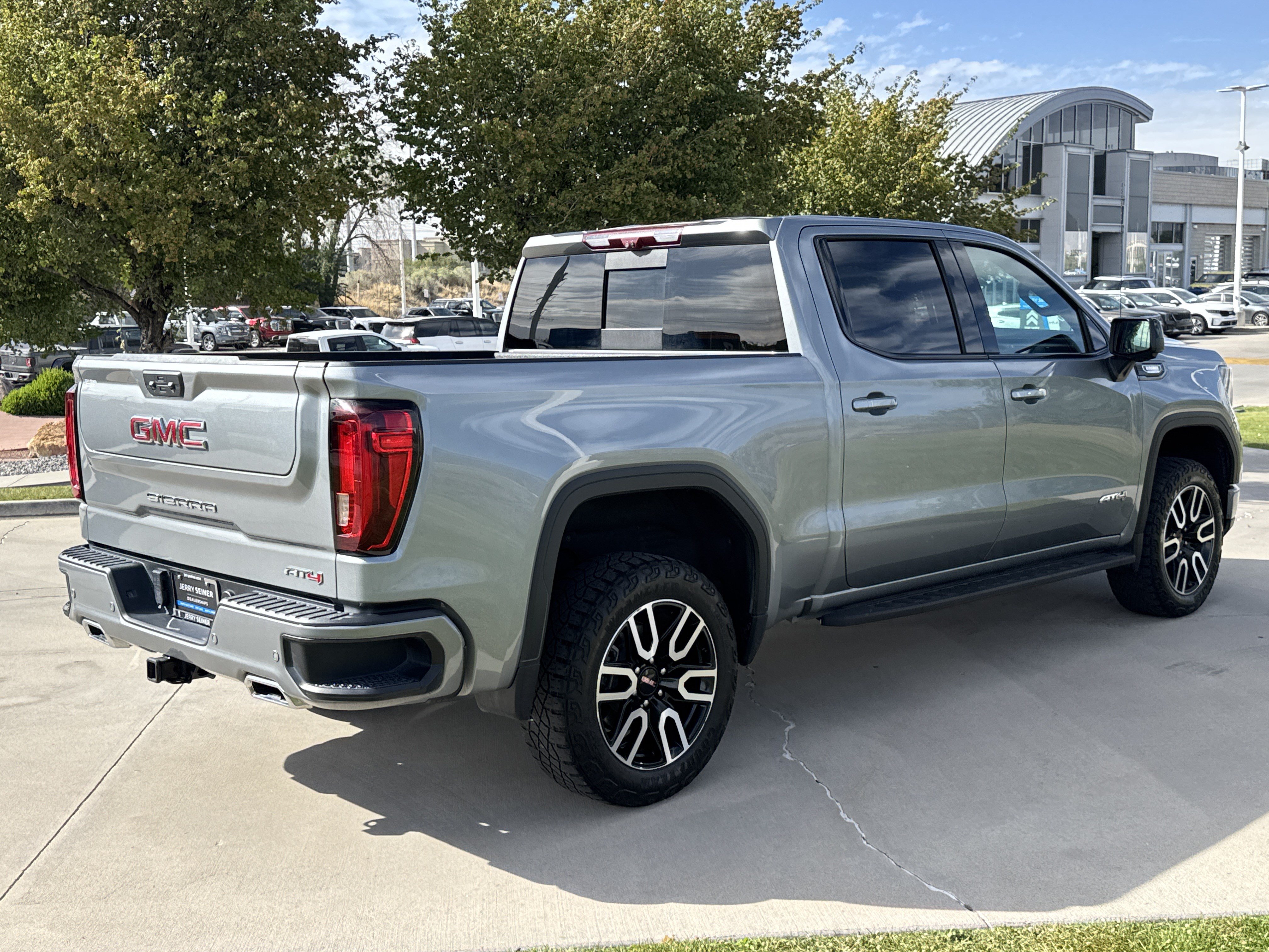 Used 2024 GMC Sierra 1500 AT4 w/ Technology Package AWD/4WD image 10