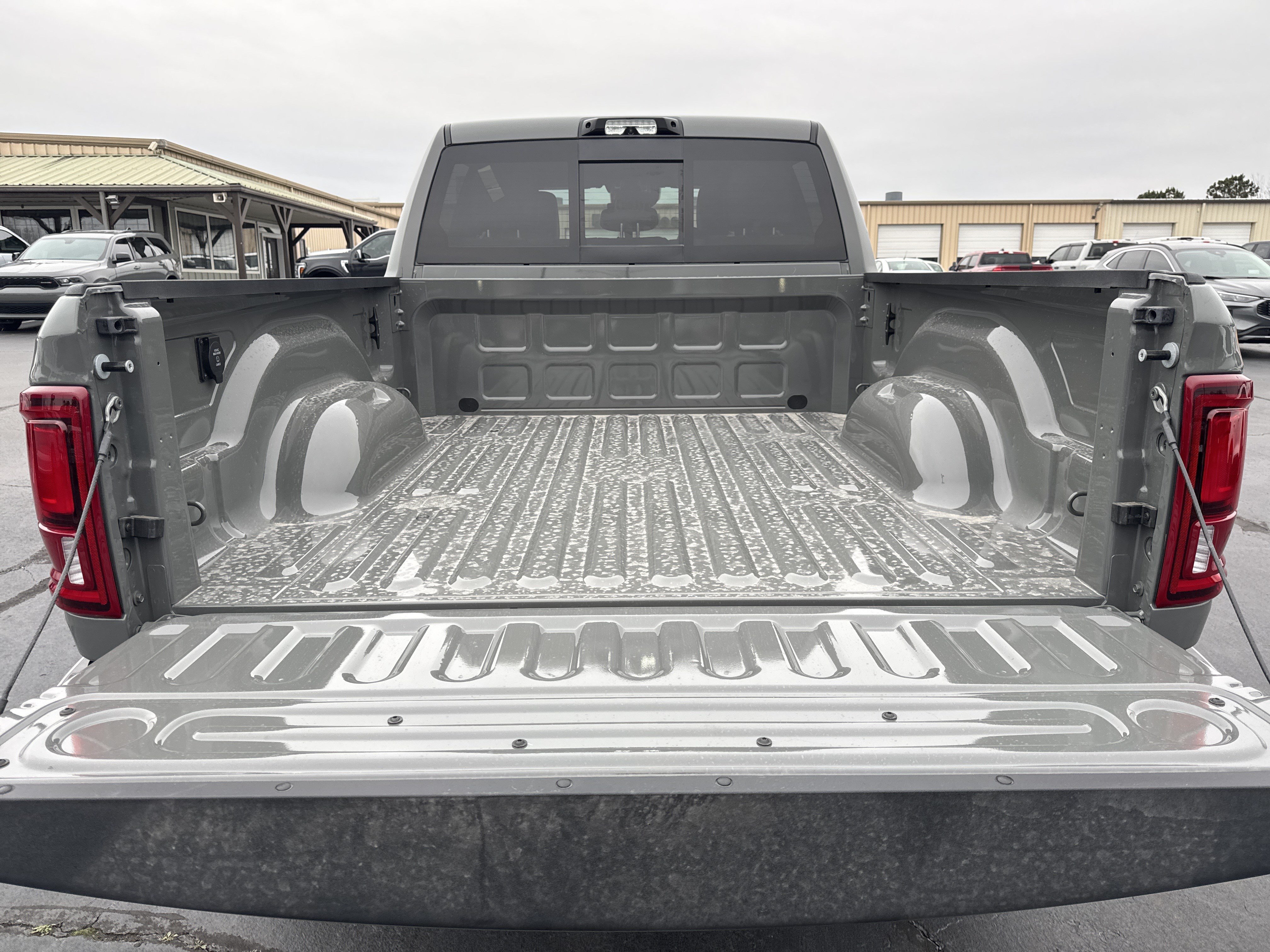 New 2026 RAM 2500 Laramie AWD/4WD image 18
