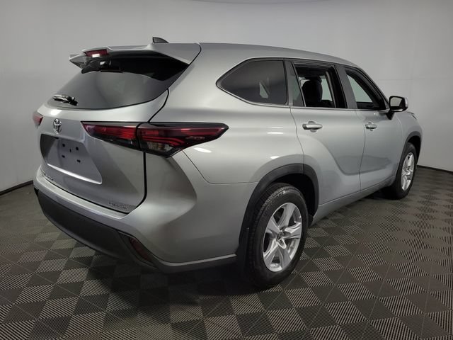 Used 2025 Toyota Highlander LE AWD/4WD image 8