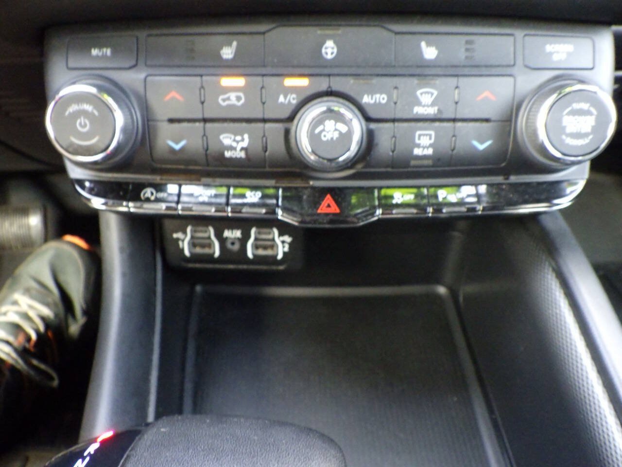 Used 2022 Dodge Durango GT w/ Blacktop Package AWD/4WD image 27