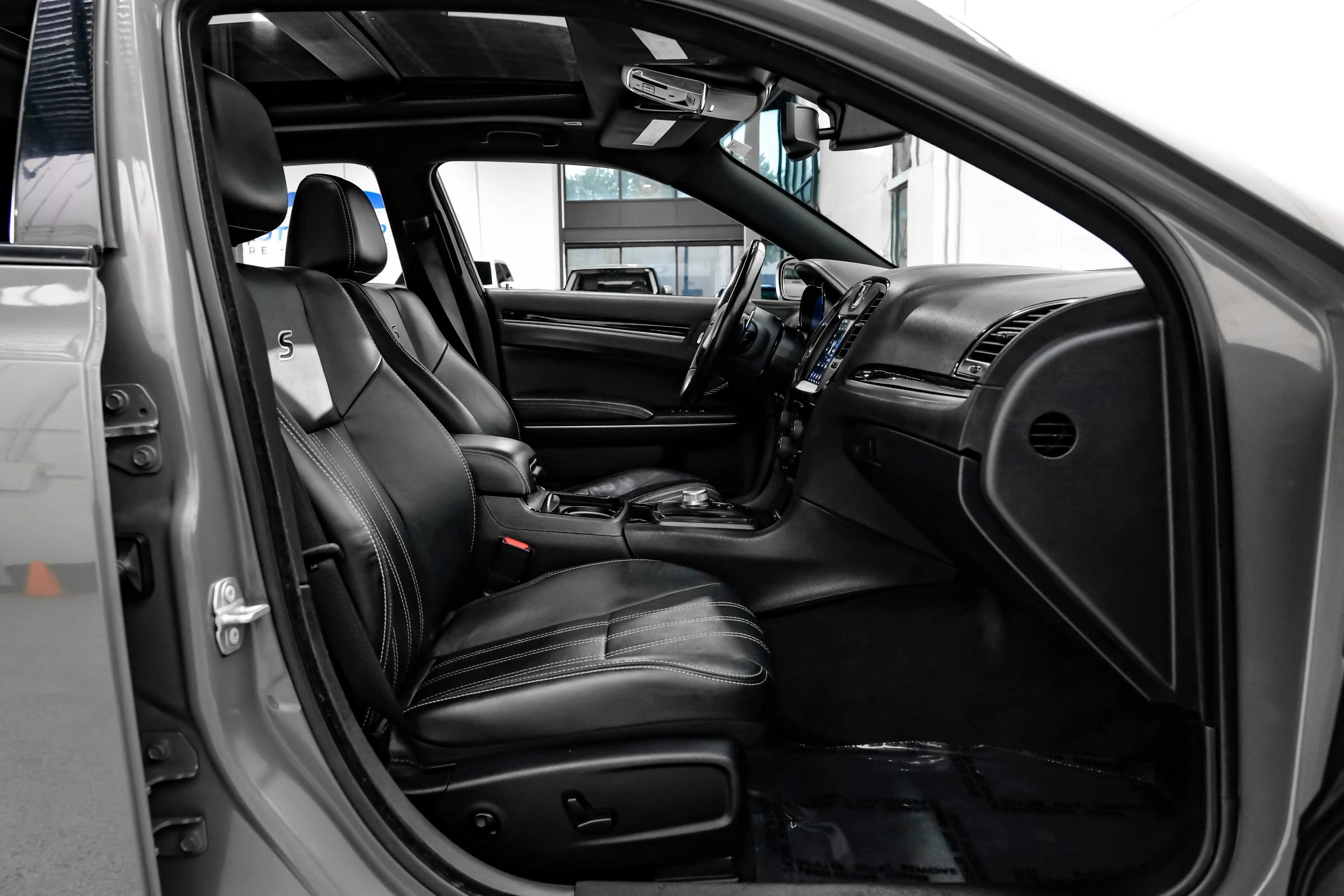 Used 2018 Chrysler 300 S w/ 300S Premium Group RWD image 46