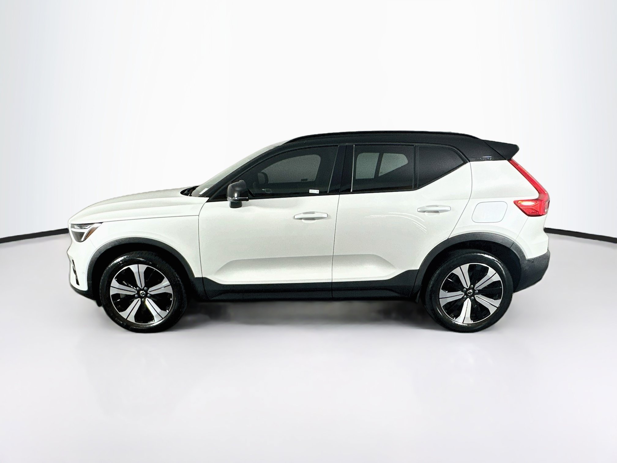 Used 2023 Volvo XC40 Recharge Plus AWD/4WD image 4