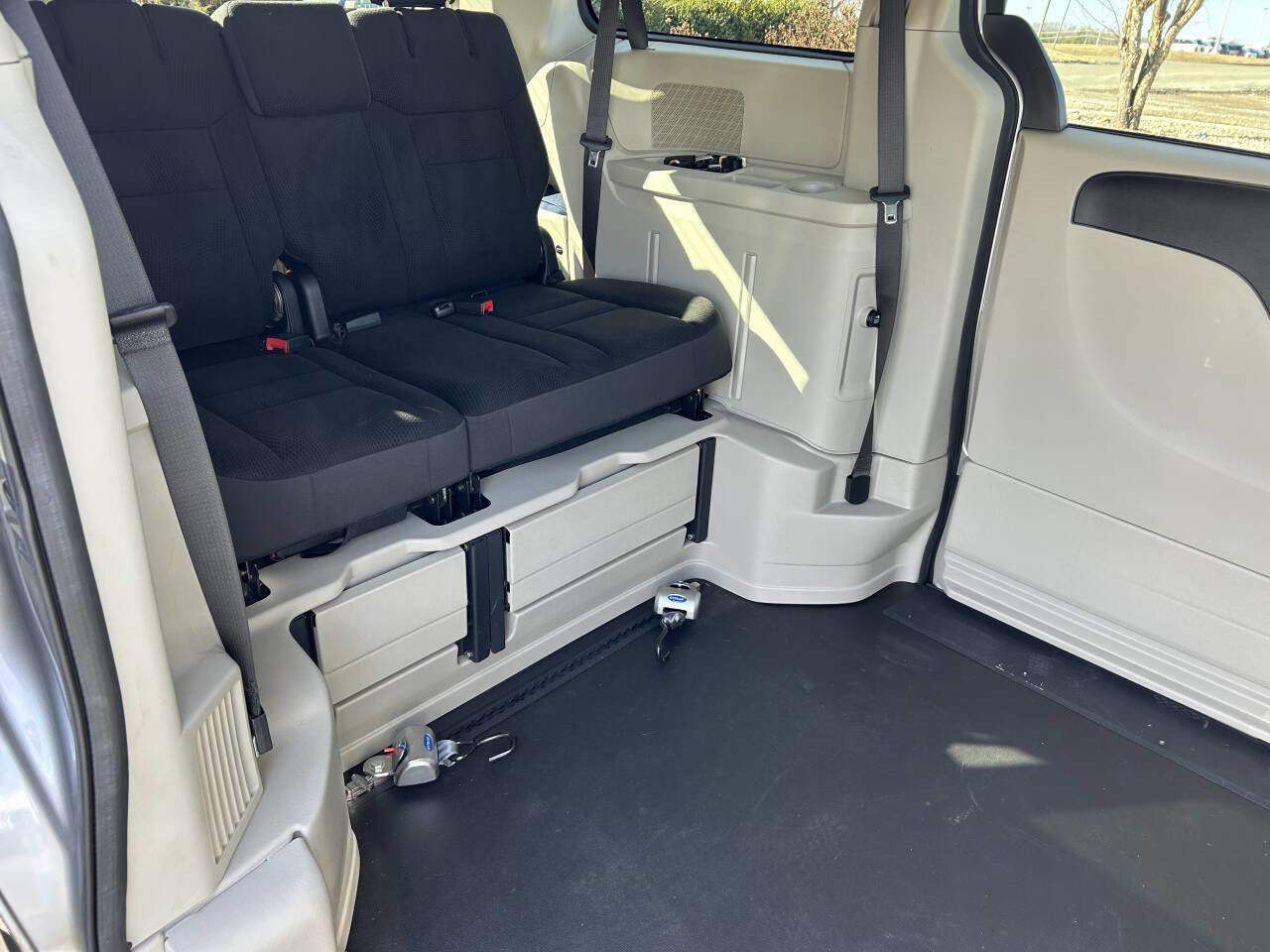 Used 2018 Dodge Grand Caravan SE w/ Power Convenience Group I image 8