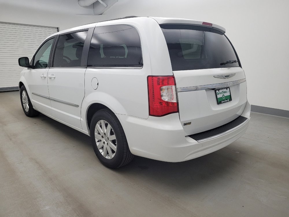 Used 2016 Chrysler Town & Country Touring FWD image 5