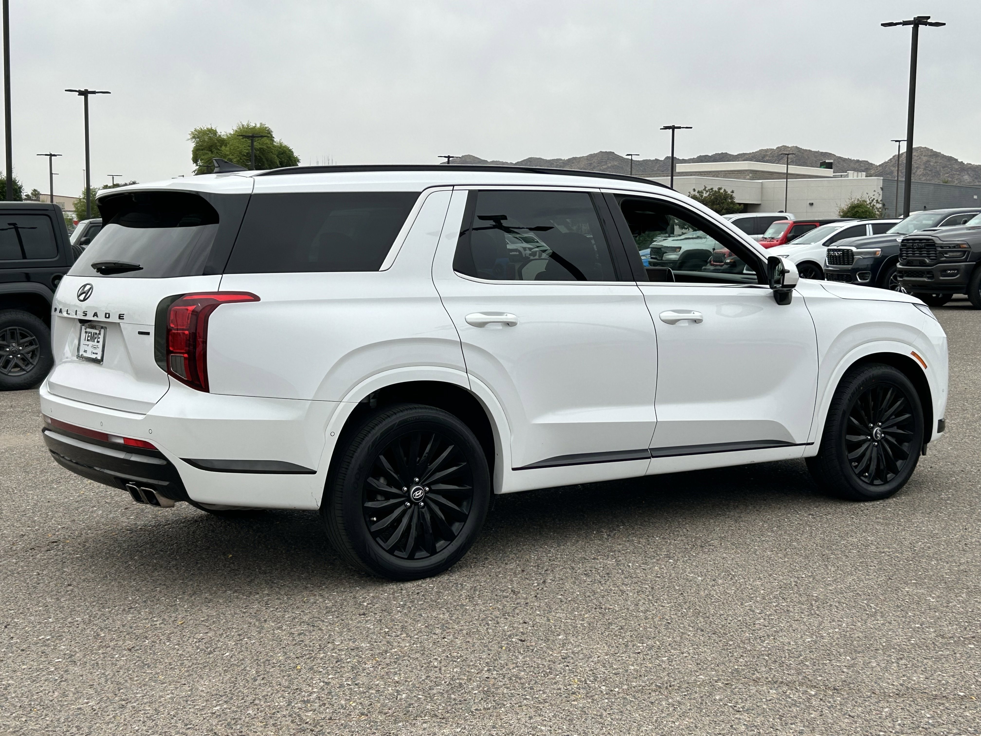 Used 2024 Hyundai Palisade Calligraphy image 5