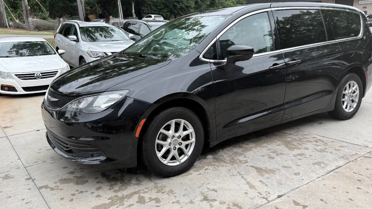 Used 2017 Chrysler Pacifica Touring FWD image 5