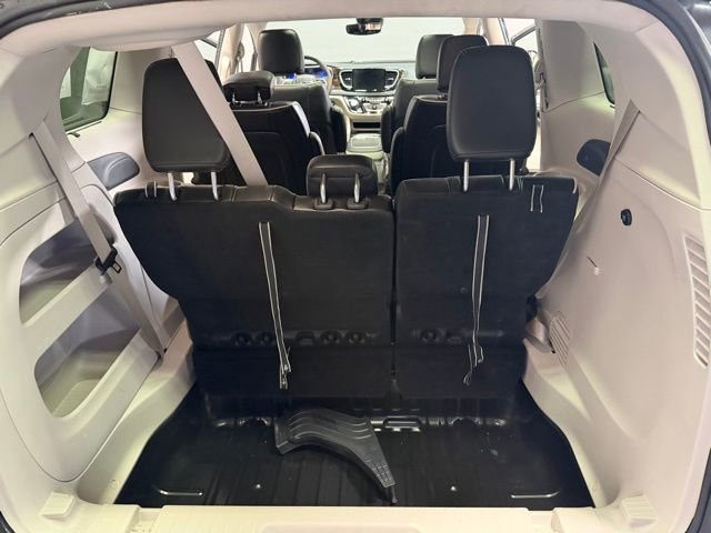 Used 2024 Chrysler Pacifica Limited image 21