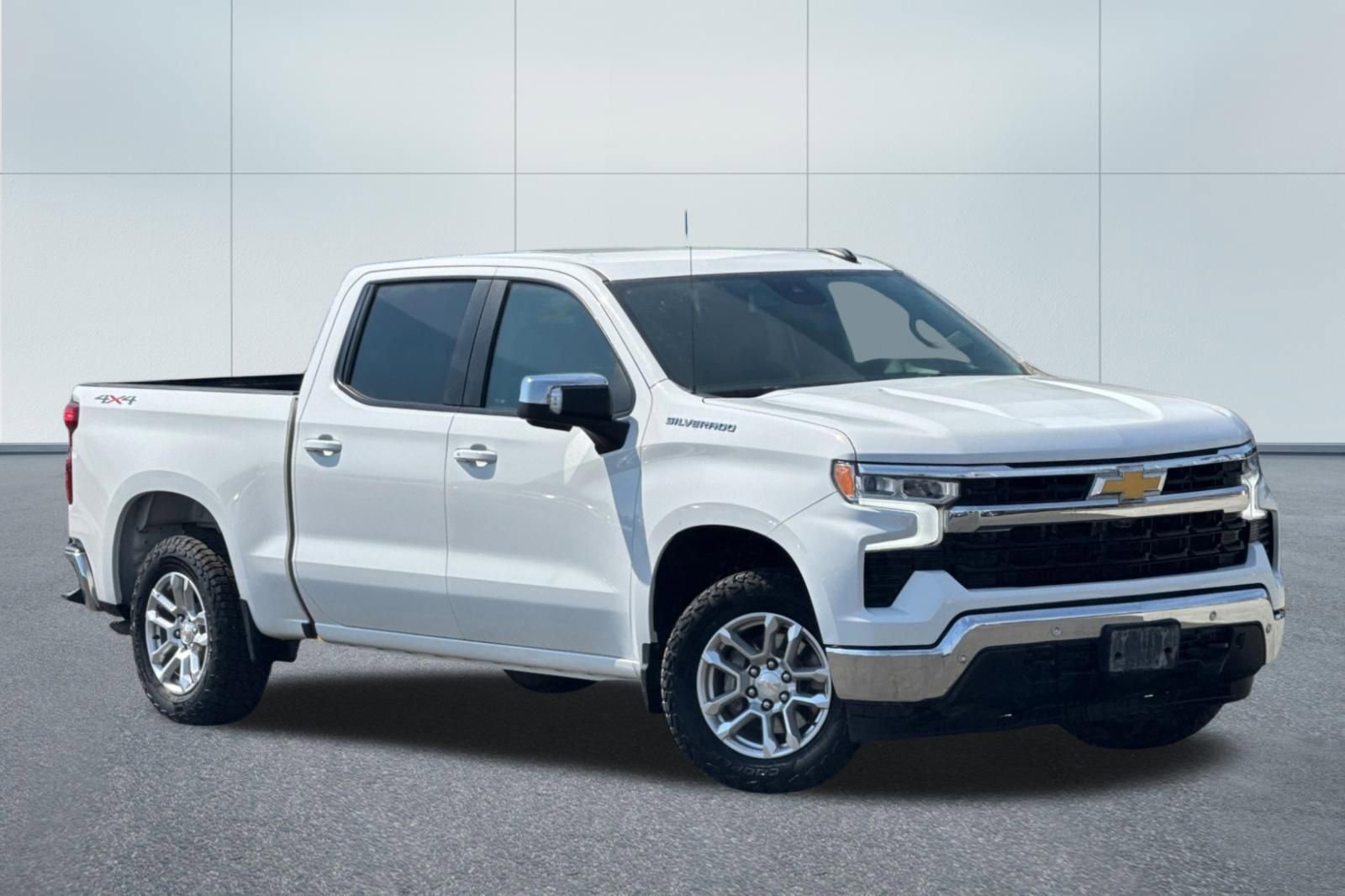 Used 2025 Chevrolet Silverado 1500 LT w/ Safety Package AWD/4WD image 1