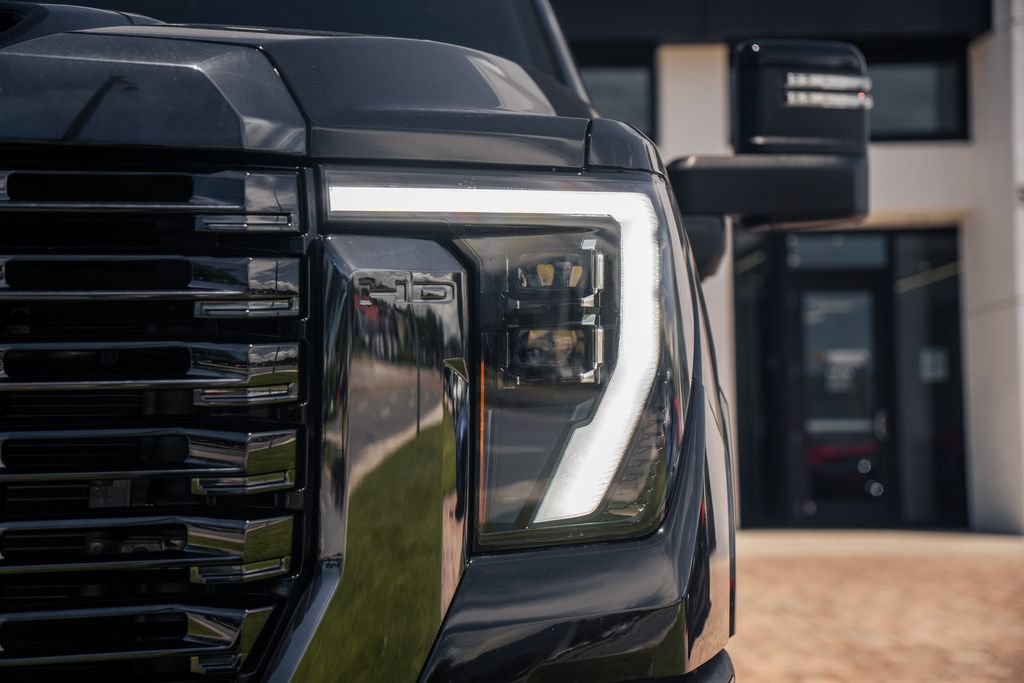 Used 2024 GMC Sierra 3500 Denali Ultimate AWD/4WD image 10