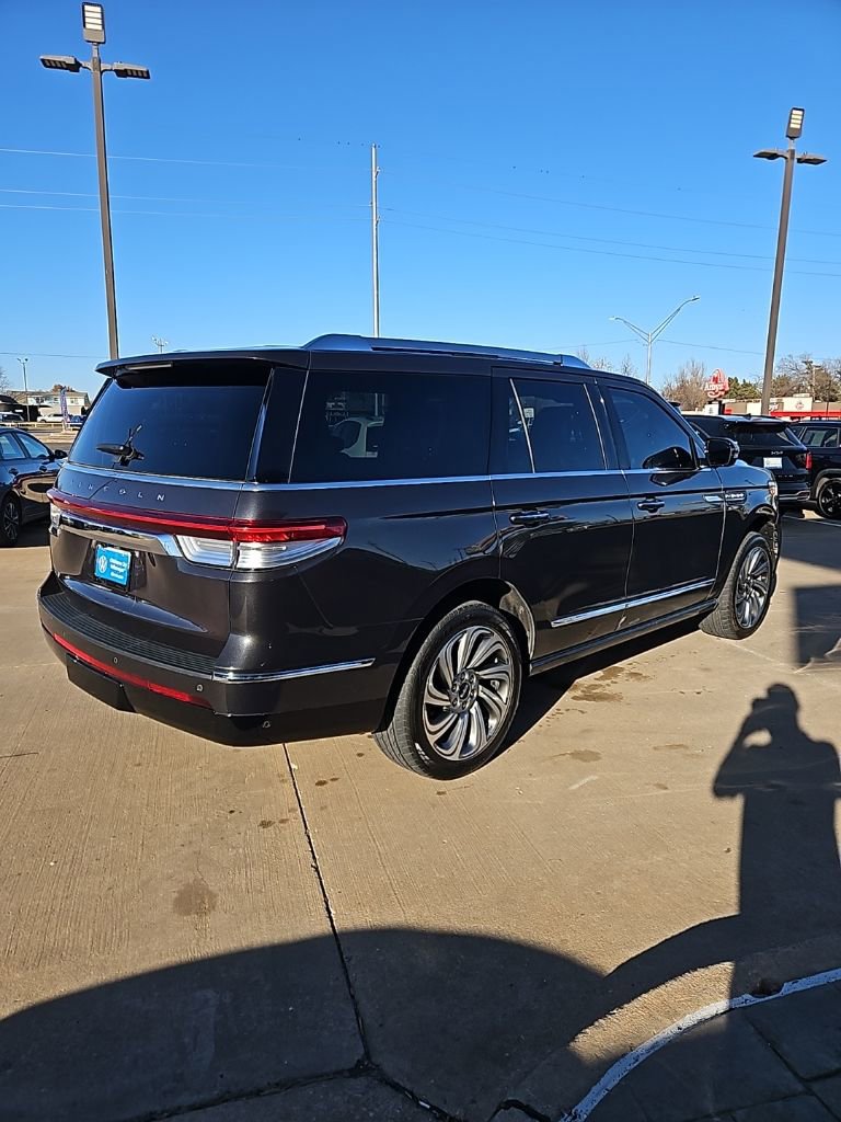 Used 2023 Lincoln Navigator Reserve AWD/4WD image 5