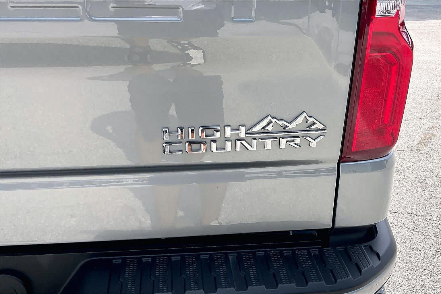 Used 2025 Chevrolet Silverado 1500 High Country w/ High Country Premium Package AWD/4WD image 10